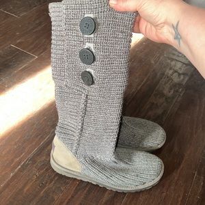 Women’s Classic Cardy sweater boots, size 8